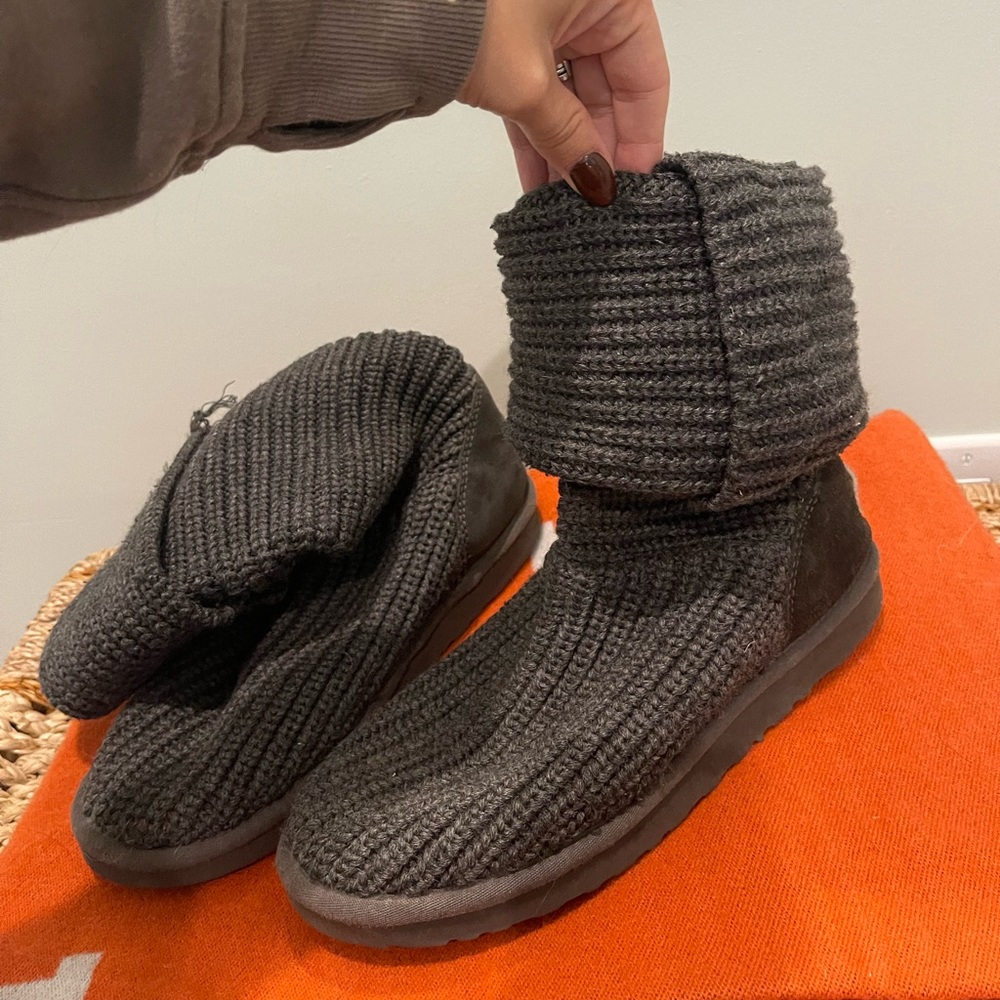 Gray sweater Uggs